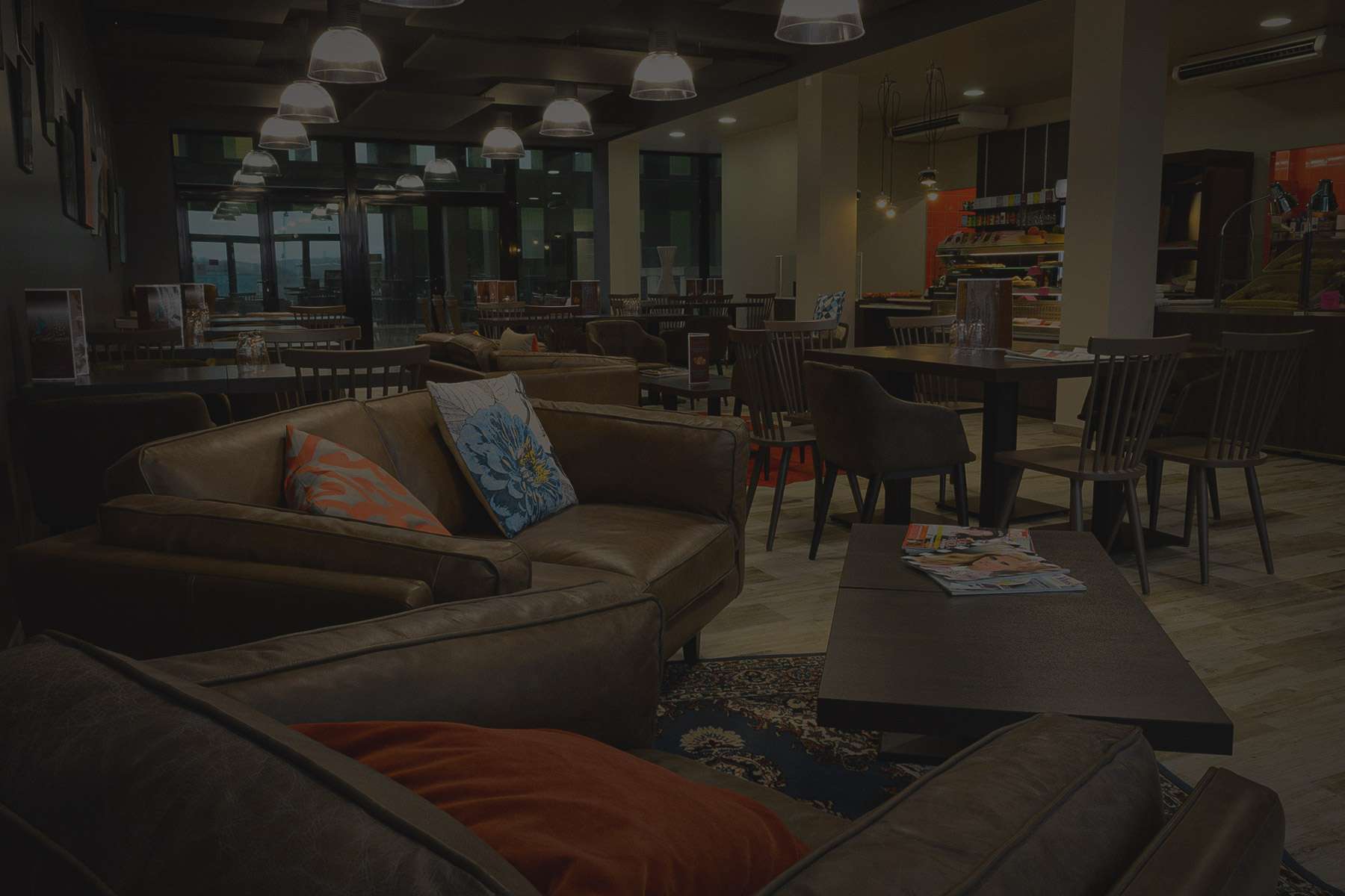 Créer ou rénover un intérieur en adéquation avec votre activité est aujourd’hui essentiel pour un commerce et démeure un élément important pour faire évoluer votre affaire.